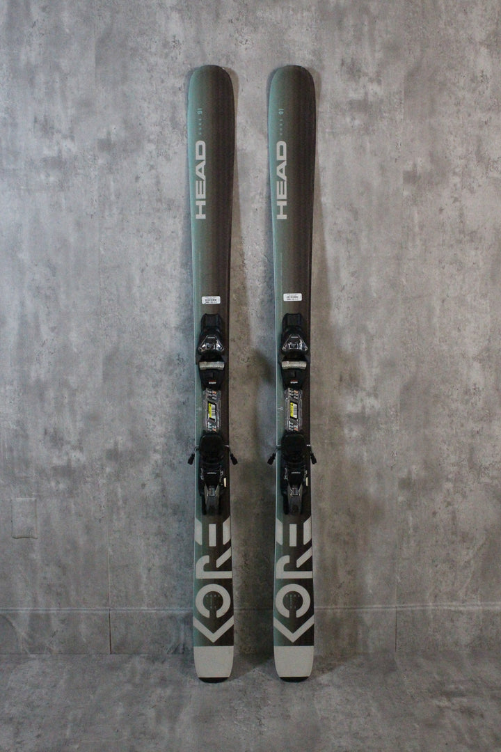 The Head Kore 91 Skis are a lightweight and versatile freeride option, excelling on groomed runs and thriving in bumps and trees. With a Karuba-Poplar wood core and Graphene layer, they offer powerful, lightweight performance. Perfect for carving groomers, navigating moguls, or weaving through trees. Available as used skis in Park City.