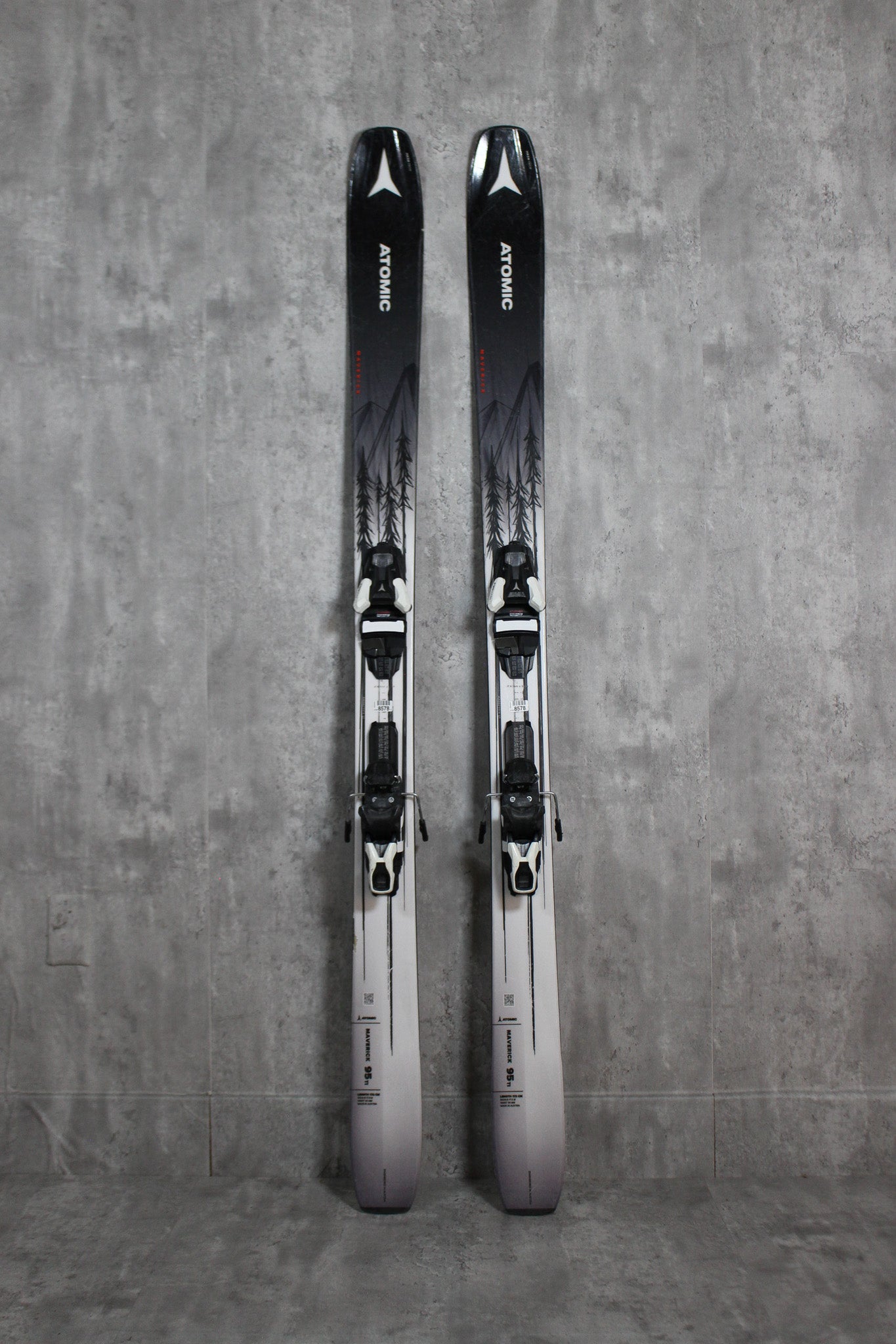 ◆ スキー Atomic DEMO LT9 β technology 174 Atomic Cloud C9 Revo L Skis + M10 GW Bindings - Women's 2024